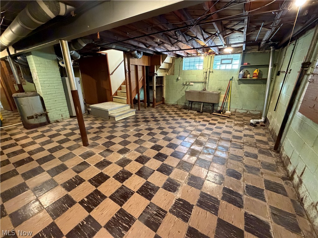 8305 Vineyard Avenue Cleveland OH 44105
