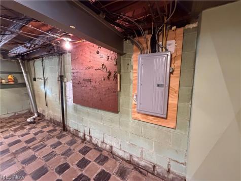 8305 Vineyard Avenue Cleveland OH 44105