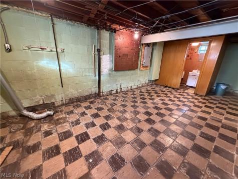 8305 Vineyard Avenue Cleveland OH 44105