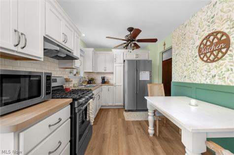 782 Pasadena Avenue Sheffield Lake OH 44054