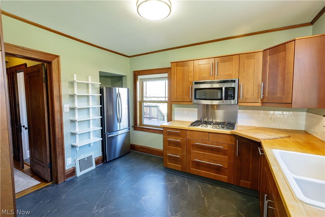 121 Wilson Avenue Waynesburg OH 44688