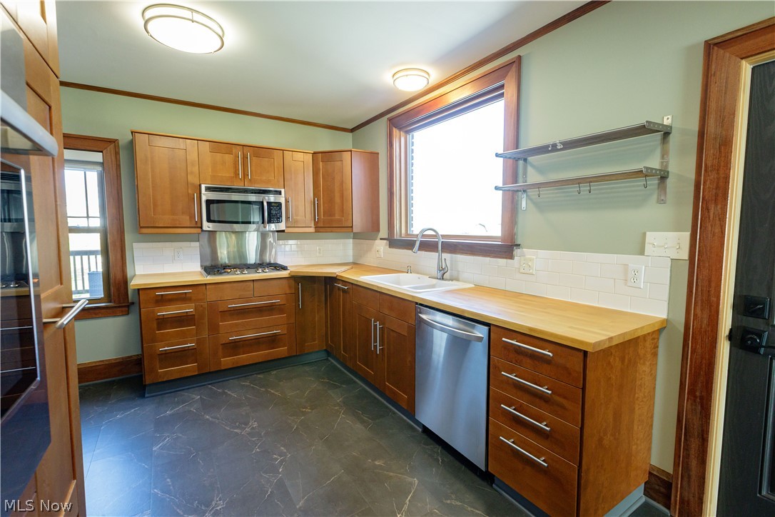 121 Wilson Avenue Waynesburg OH 44688