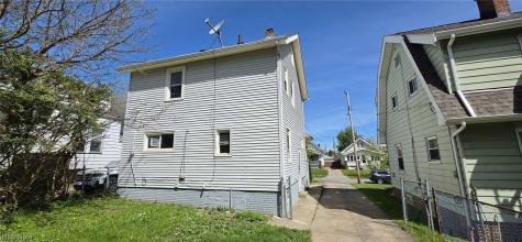 3005 Hillcrest Avenue Cleveland OH 44109