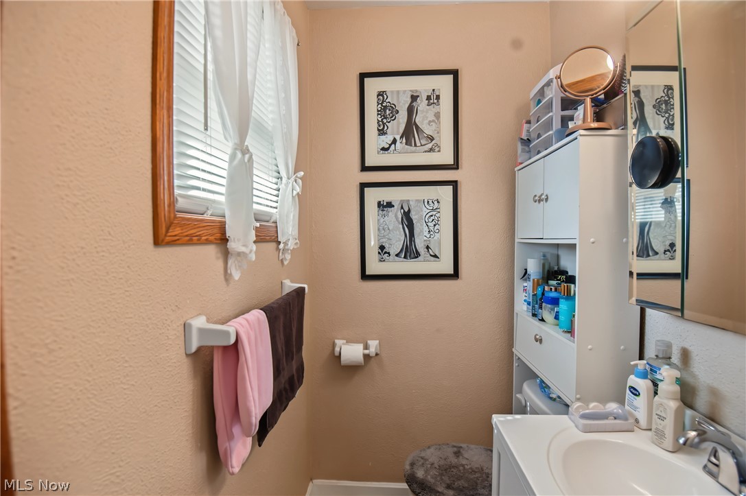 5589 London Drive Austintown OH 44515