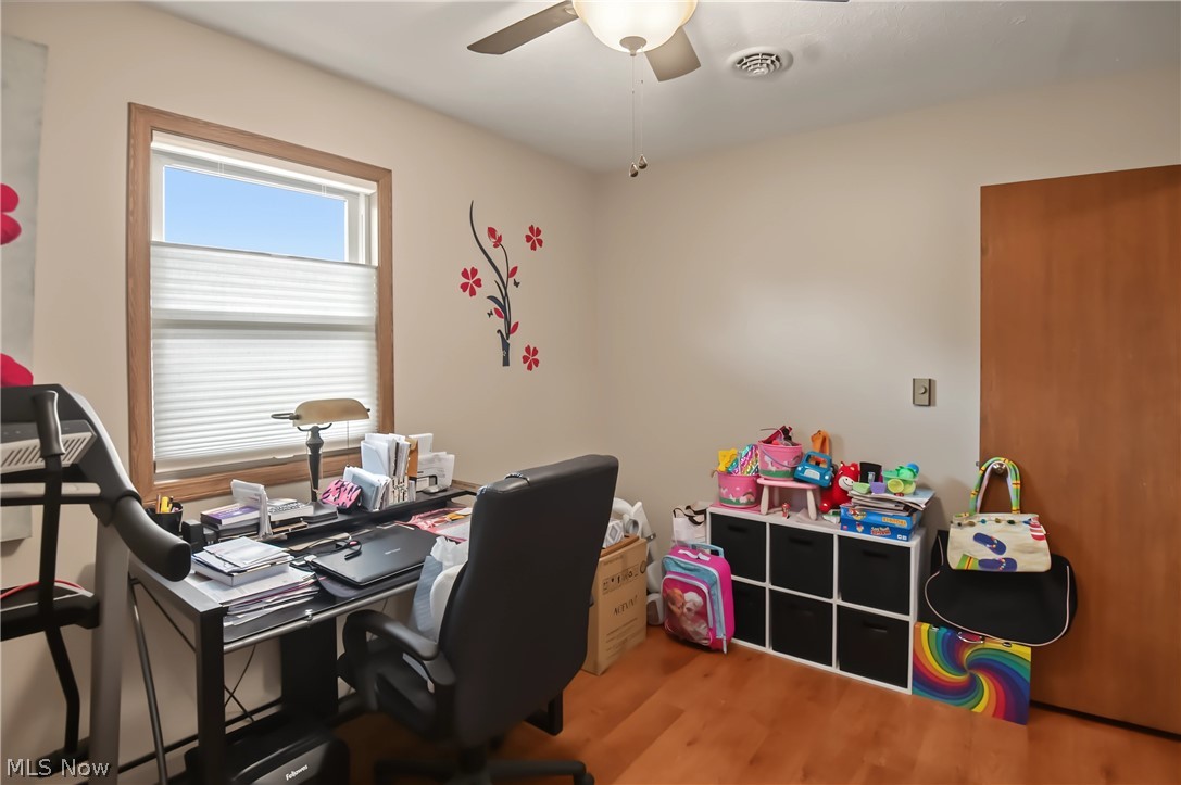 5589 London Drive Austintown OH 44515