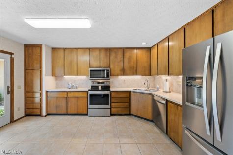 21454 Oak Bark Trail Strongsville OH 44149