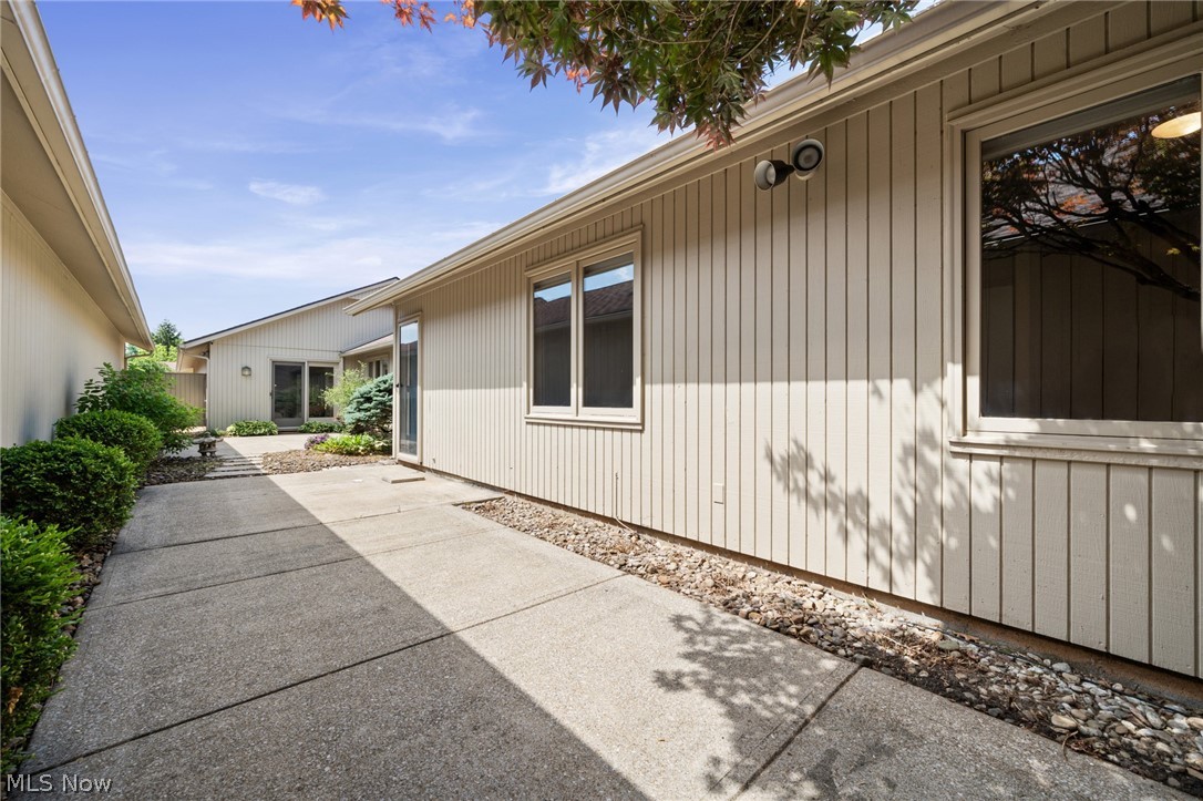 21454 Oak Bark Trail Strongsville OH 44149