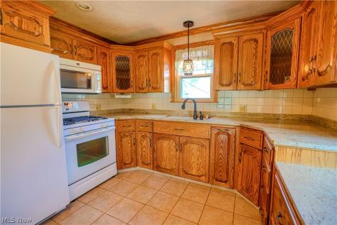 518 Edwards Street Louisville OH 44641