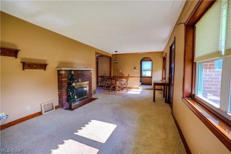 518 Edwards Street Louisville OH 44641