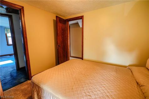 518 Edwards Street Louisville OH 44641