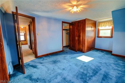 518 Edwards Street Louisville OH 44641