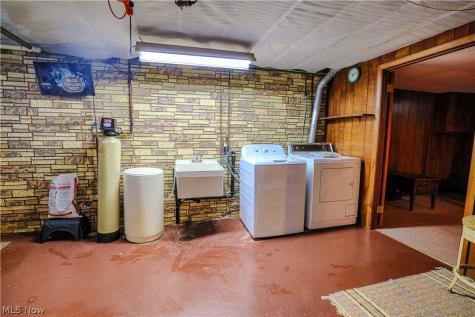 518 Edwards Street Louisville OH 44641