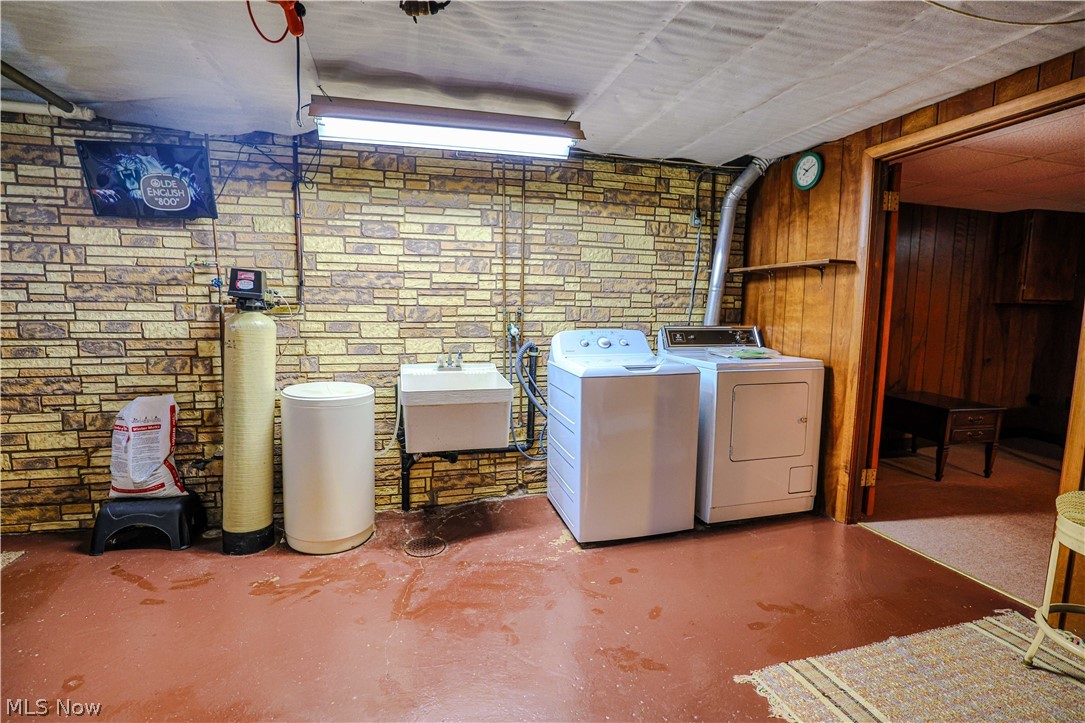 518 Edwards Street Louisville OH 44641