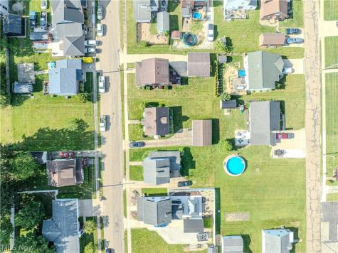 518 Edwards Street Louisville OH 44641