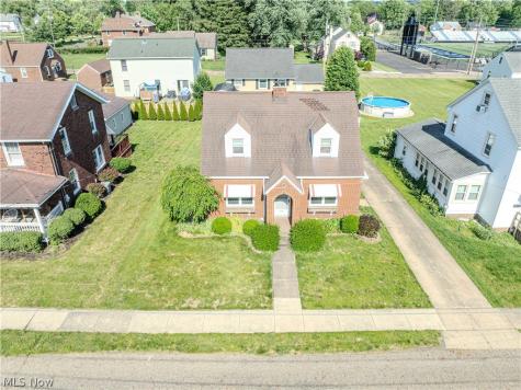 518 Edwards Street Louisville OH 44641