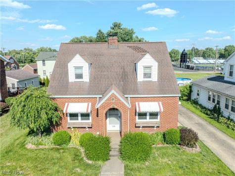 518 Edwards Street Louisville OH 44641