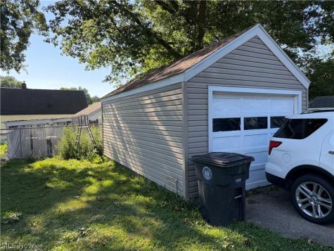 866 Chinook Avenue Akron OH 44305