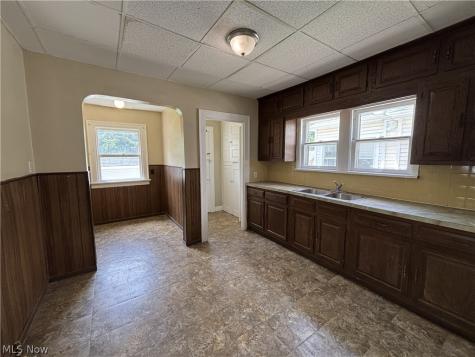 18214 Windward Road Cleveland OH 44119