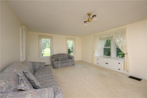 12201 King Church Avenue NW Uniontown OH 44685