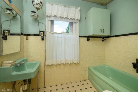 12201 King Church Avenue NW Uniontown OH 44685