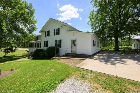 12201 King Church Avenue NW Uniontown OH 44685
