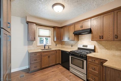 379 Stanford Street Akron OH 44314