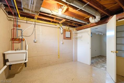 379 Stanford Street Akron OH 44314