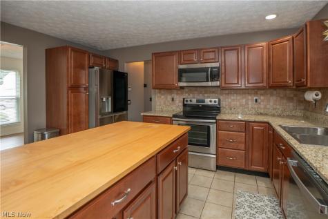 6526 Sugargrove Circle NE Canton OH 44721