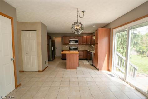 6526 Sugargrove Circle NE Canton OH 44721