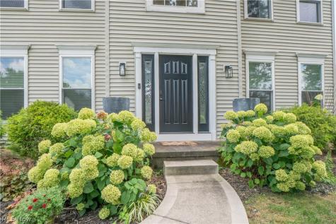 6526 Sugargrove Circle NE Canton OH 44721
