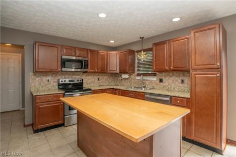 6526 Sugargrove Circle NE Canton OH 44721