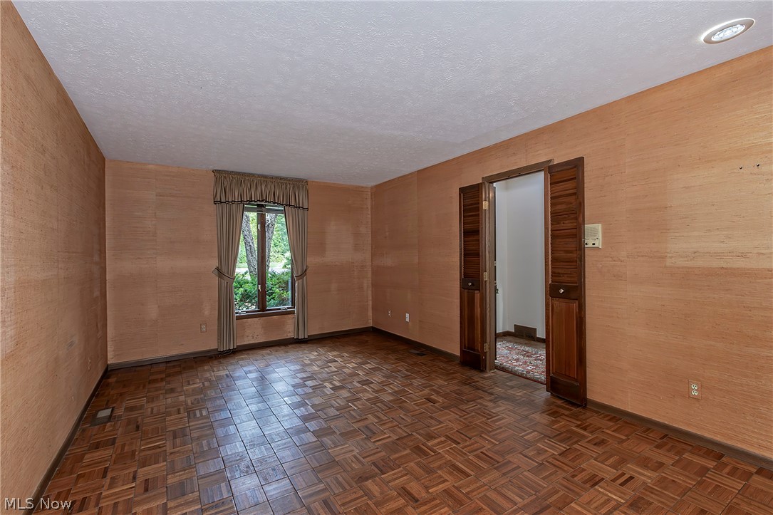 12616 Cedar Road Cleveland Heights OH 44106