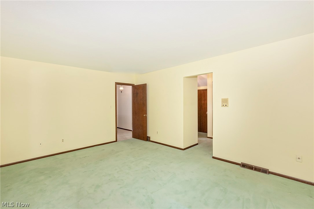 12616 Cedar Road Cleveland Heights OH 44106
