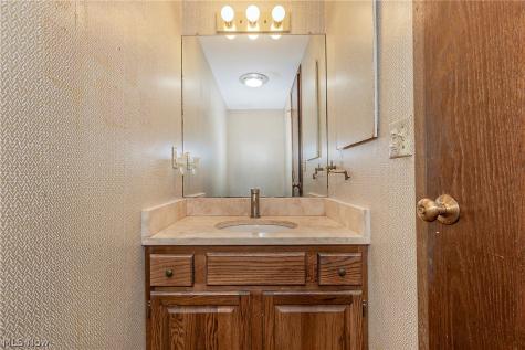 12616 Cedar Road Cleveland Heights OH 44106