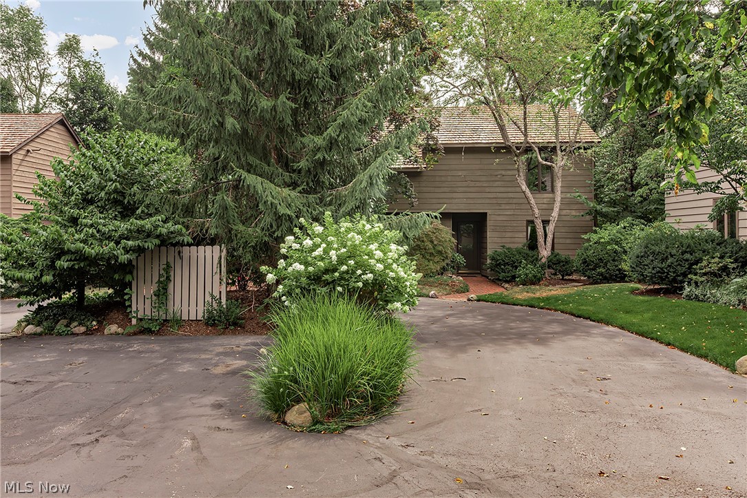 12616 Cedar Road Cleveland Heights OH 44106