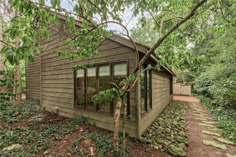 12616 Cedar Road Cleveland Heights OH 44106