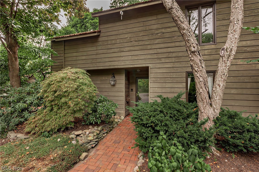 12616 Cedar Road Cleveland Heights OH 44106