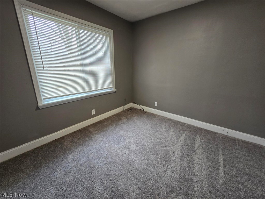 2044 N Green Road Cleveland OH 44121