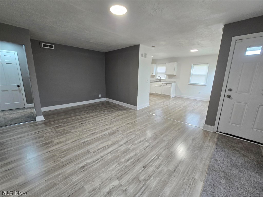 2044 N Green Road Cleveland OH 44121