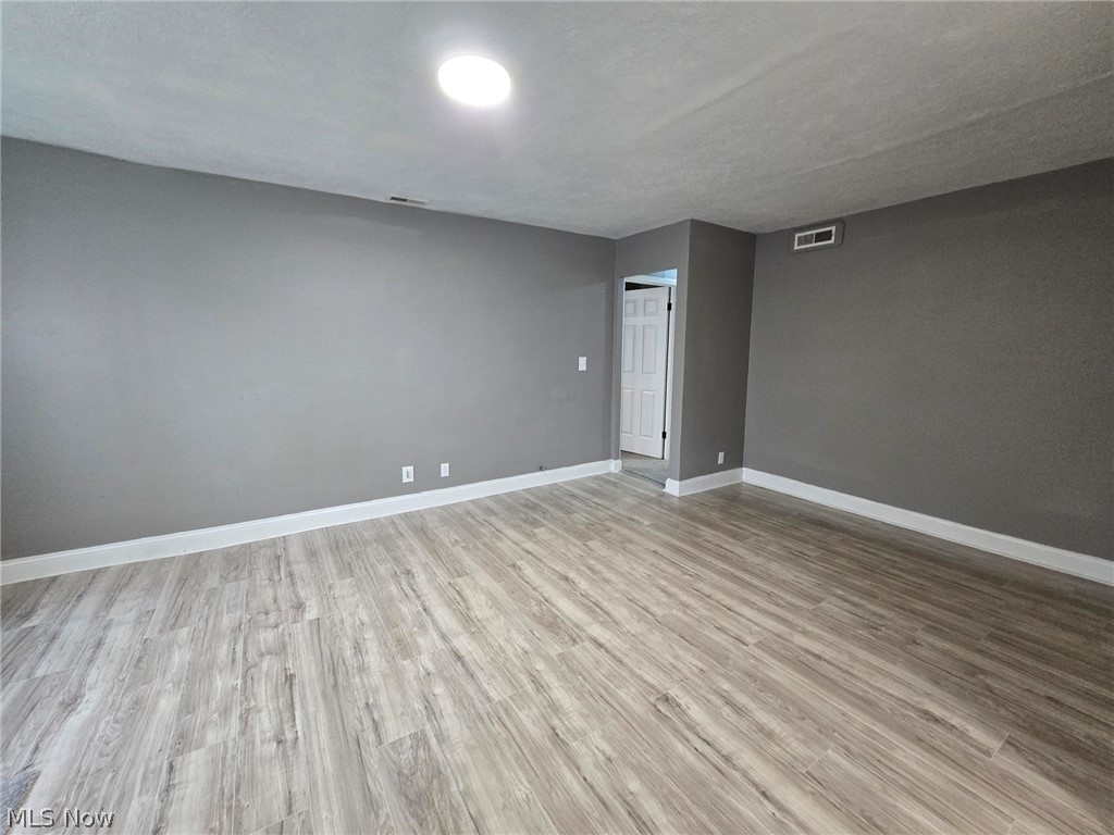 2044 N Green Road Cleveland OH 44121
