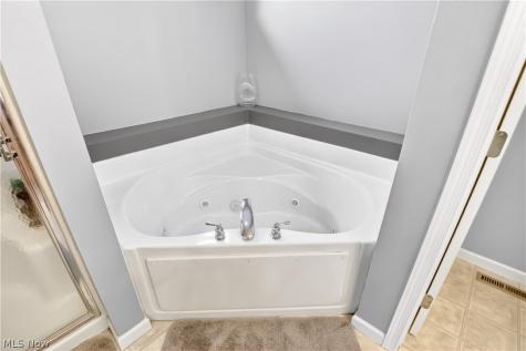 136 Stonesthrow Drive Berea OH 44017
