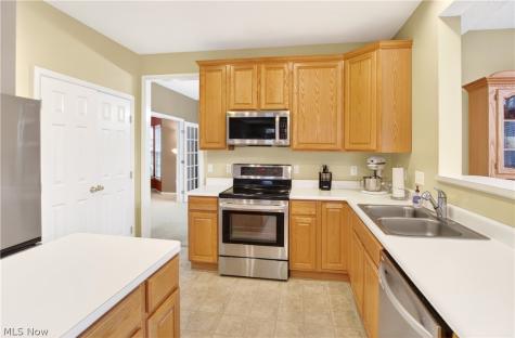 136 Stonesthrow Drive Berea OH 44017