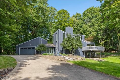 1049 N Medina Line Road Akron OH 44333