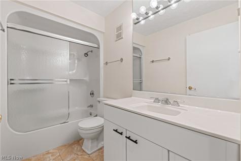 1049 N Medina Line Road Akron OH 44333