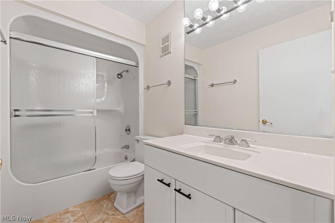1049 N Medina Line Road Akron OH 44333