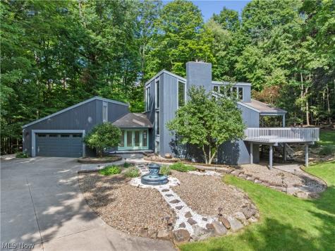 1049 N Medina Line Road Akron OH 44333