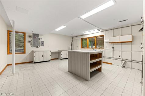 1049 N Medina Line Road Akron OH 44333