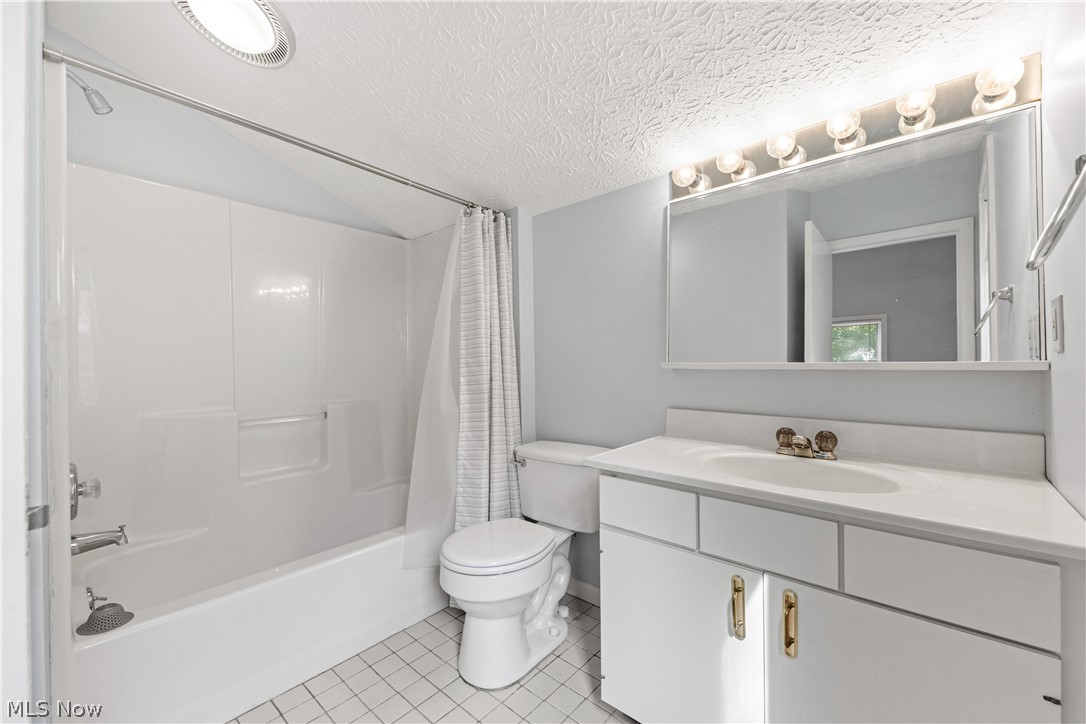 1049 N Medina Line Road Akron OH 44333