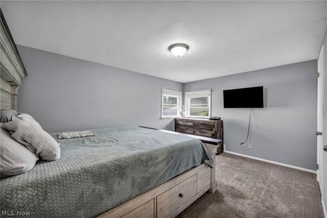 5814 Lake Cable Avenue NW Canton OH 44718