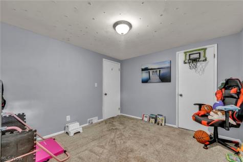 5814 Lake Cable Avenue NW Canton OH 44718